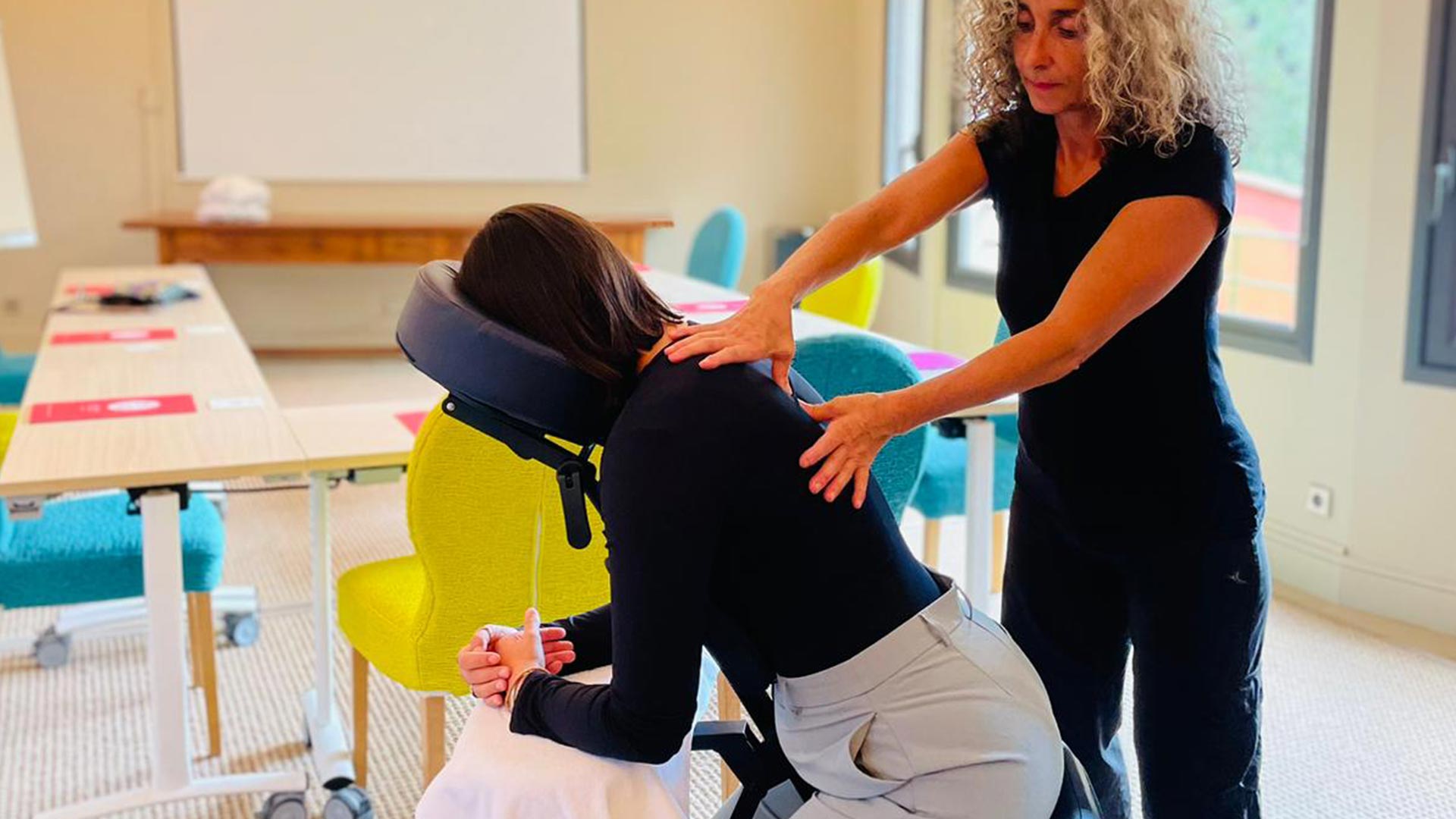 massage chaise amma révélatrice bien-être massage suédois M5C parent-bébé réflexologie plantaire dany pierre peres