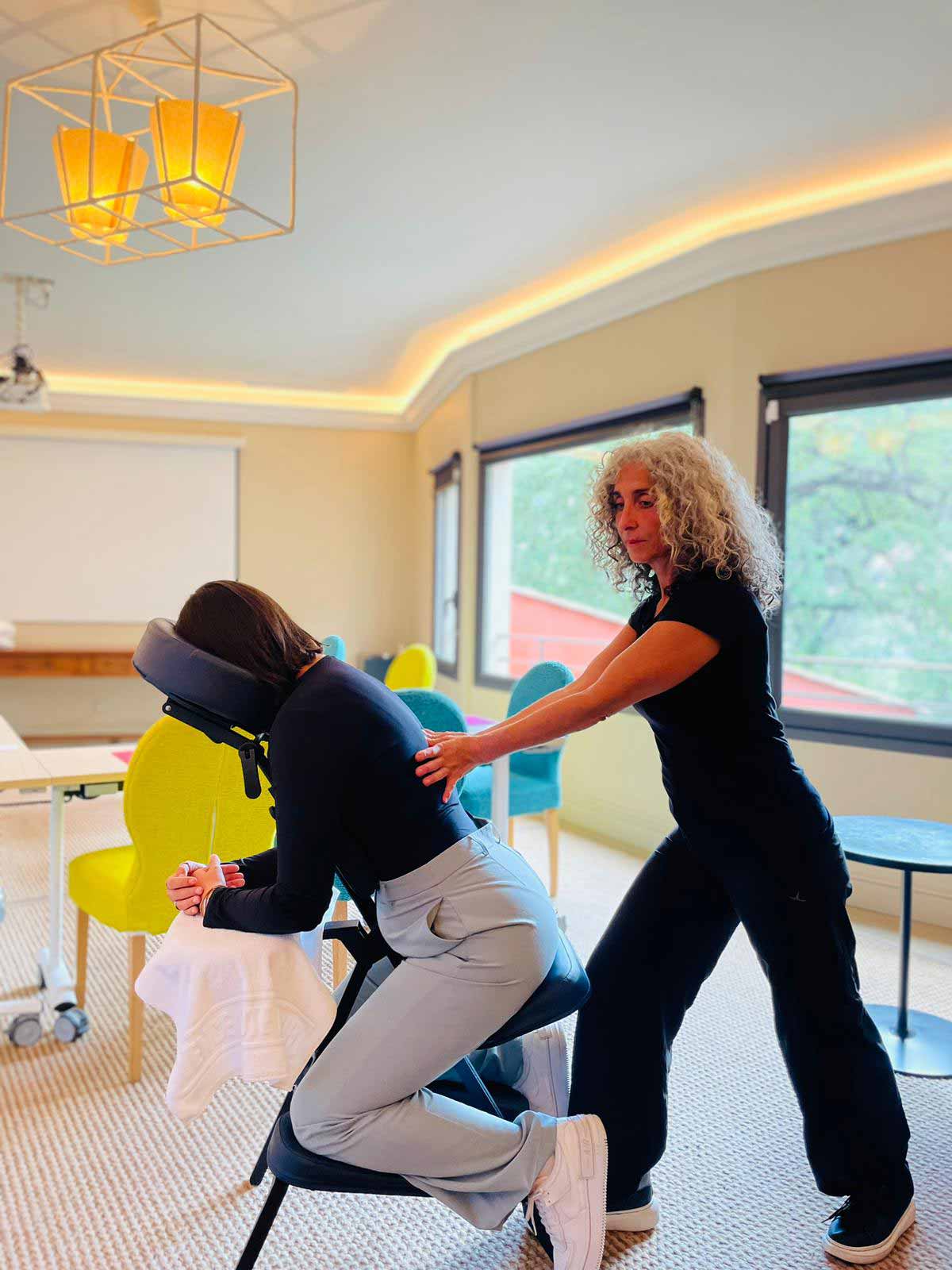 massage chaise amma révélatrice bien-être massage suédois M5C parent-bébé réflexologie plantaire dany pierre peres