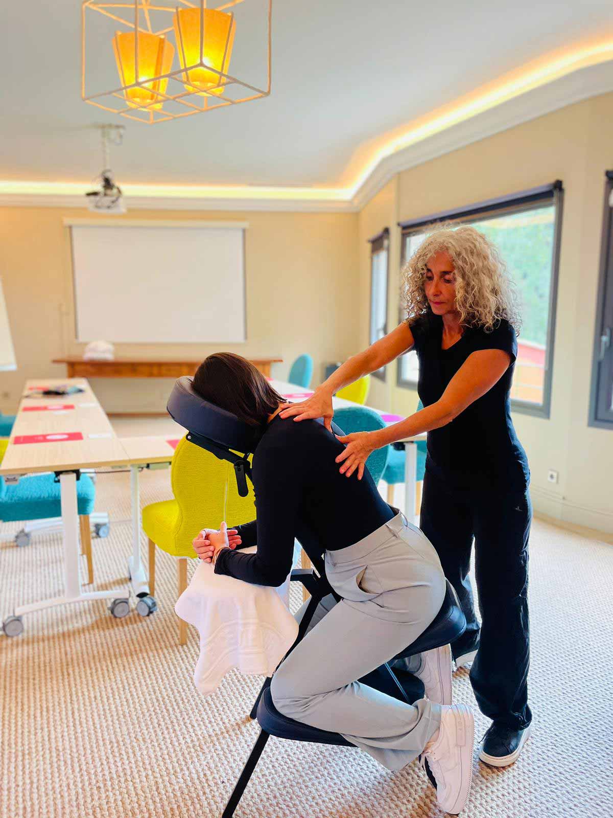 massage chaise amma révélatrice bien-être massage suédois M5C parent-bébé réflexologie plantaire dany pierre peres