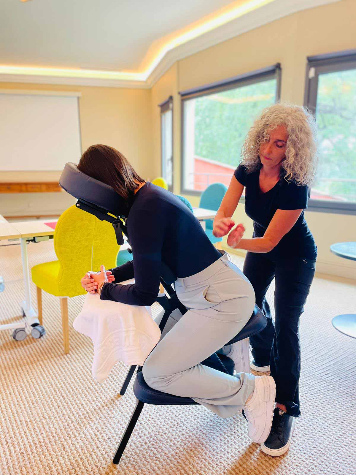 massage chaise amma révélatrice bien-être massage suédois M5C parent-bébé réflexologie plantaire dany pierre peres