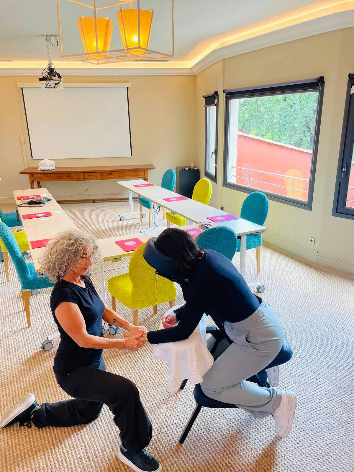 massage chaise amma révélatrice bien-être massage suédois M5C parent-bébé réflexologie plantaire dany pierre peres