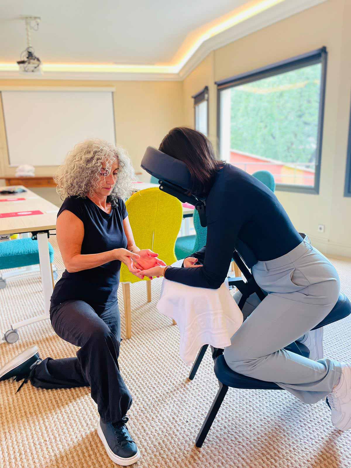 massage chaise amma révélatrice bien-être massage suédois M5C parent-bébé réflexologie plantaire dany pierre peres